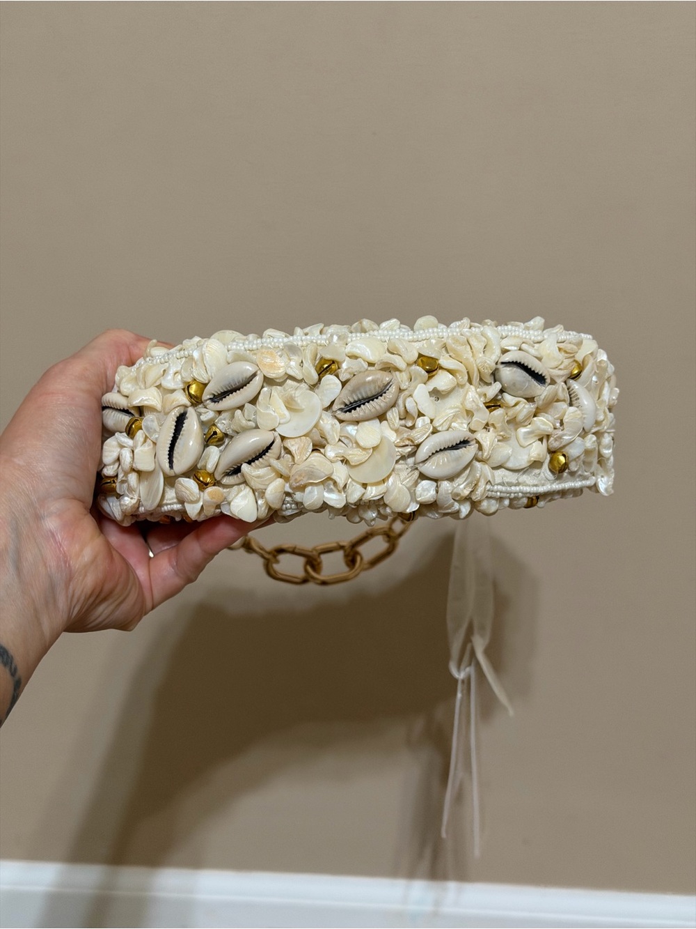 Handcrafted Ivory Shell-Embellished Purse - Picture 6 of 10